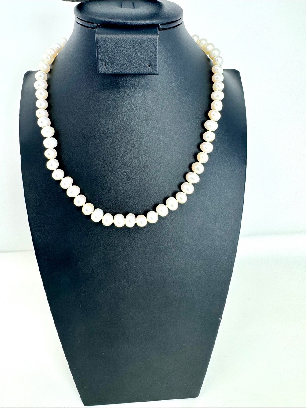 Vintage Single Strand Cultured Pearl Necklace 18” Princess Length Excellent Cond